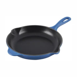 Le Creuset Traditional Skillet - 9" 19 Le Creuset Traditional Skillet - 9" -PitMaster Shop L2024 2359