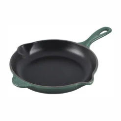 Le Creuset Traditional Skillet - 9" 17 Le Creuset Traditional Skillet - 9" -PitMaster Shop L2024 23795