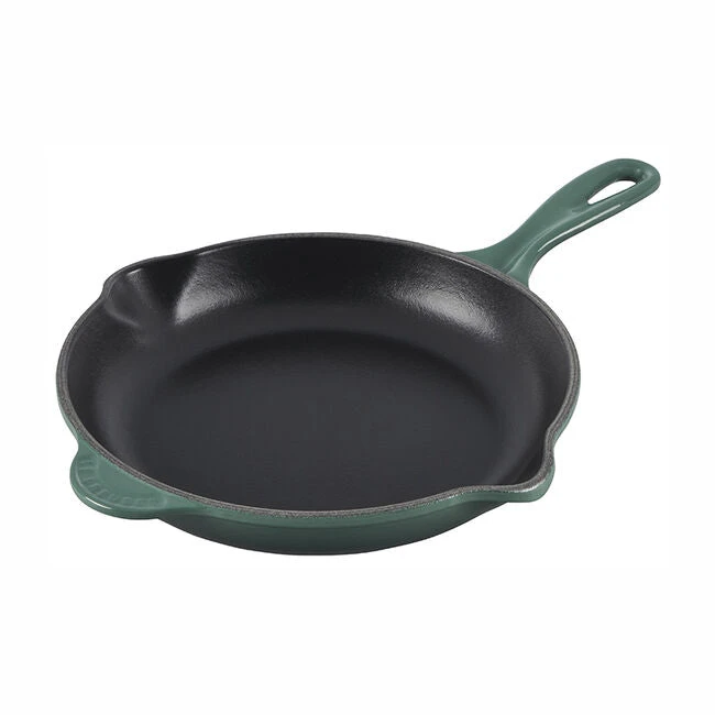 Le Creuset Traditional Skillet - 9" 8 Le Creuset Traditional Skillet - 9" - Image 6
