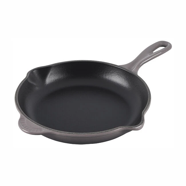 Le Creuset Traditional Skillet - 9" 11 Le Creuset Traditional Skillet - 9" - Image 9