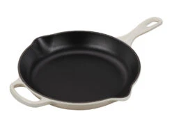 Le Creuset Signature Skillet - 10 1/4" -PitMaster Shop rs9075 ls2024 26716 lpr lecreuset